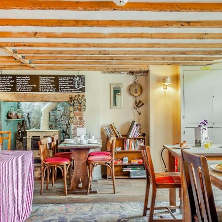 Tiger Inn - Catherine Eastdean Extérieur photo